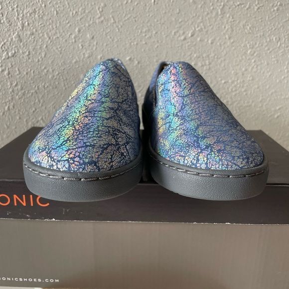 NIB Vionic Blue Metallic Avery Shoes Sizes 6, 6.5, and 7.5 - Picture 3 of 10